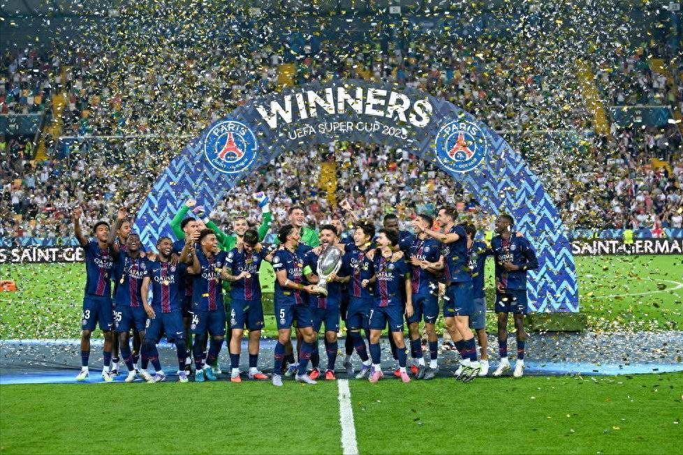 巴萨险胜热刺,阿扎尔扑点救主世界杯 巴萨险胜热刺,阿扎尔扑点救主世界杯