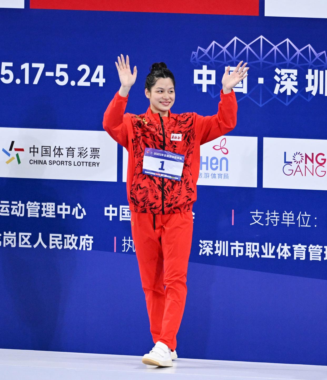 游泳女子米自由泳决赛中国选手夺冠